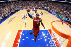 NBA球星降薪传奇：诺维茨基、哈登、杜兰特诠释团队荣誉与忠诚