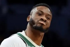 NBA雄鹿队3换1交易火箭：戈登加盟，米德尔顿前景引关注